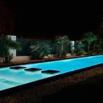 Melania Paradise - Jacuzzi, Private Pool, Gym, Minigolf, Chill Terrace, 4 Bedrooms 科斯塔卡莱塔
