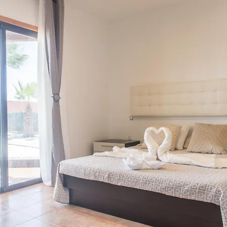 Melania Paradise - Jacuzzi, Private Pool, Gym, Minigolf, Chill Terrace, 4 Bedrooms Villa Caleta De Fuste