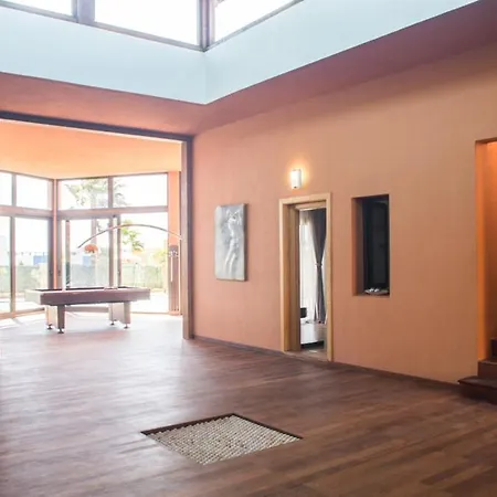 Melania Paradise - Jacuzzi, Private Pool, Gym, Minigolf, Chill Terrace, 4 Bedrooms Villa