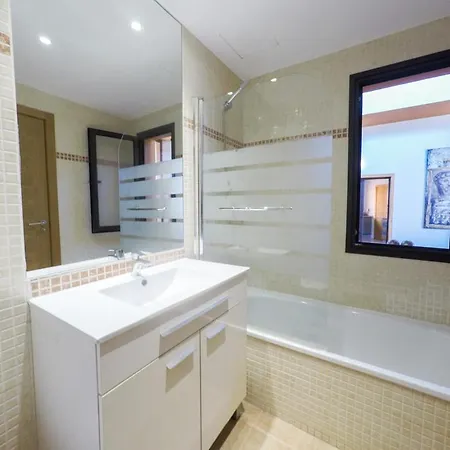 Villa Melania Paradise - Jacuzzi, Private Pool, Gym, Minigolf, Chill Terrace, 4 Bedrooms *