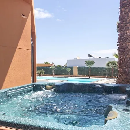 Melania Paradise - Jacuzzi, Private Pool, Gym, Minigolf, Chill Terrace, 4 Bedrooms Villa Caleta De Fuste