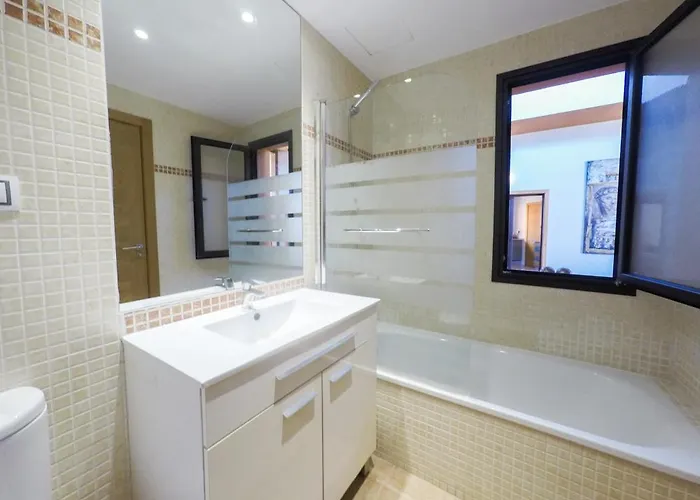 Villa Melania Paradise - Jacuzzi, Private Pool, Gym, Minigolf, Chill Terrace, 4 Bedrooms *