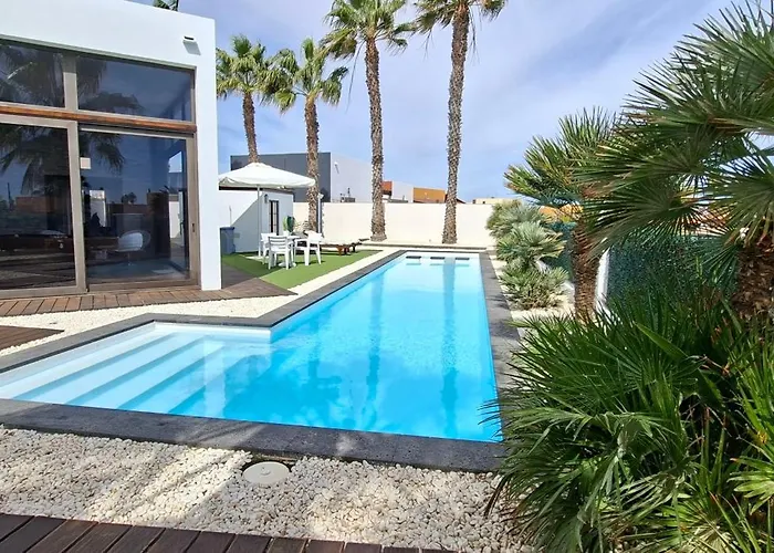 Melania Paradise - Jacuzzi, Private Pool, Gym, Minigolf, Chill Terrace, 4 Bedrooms Caleta de Fuste