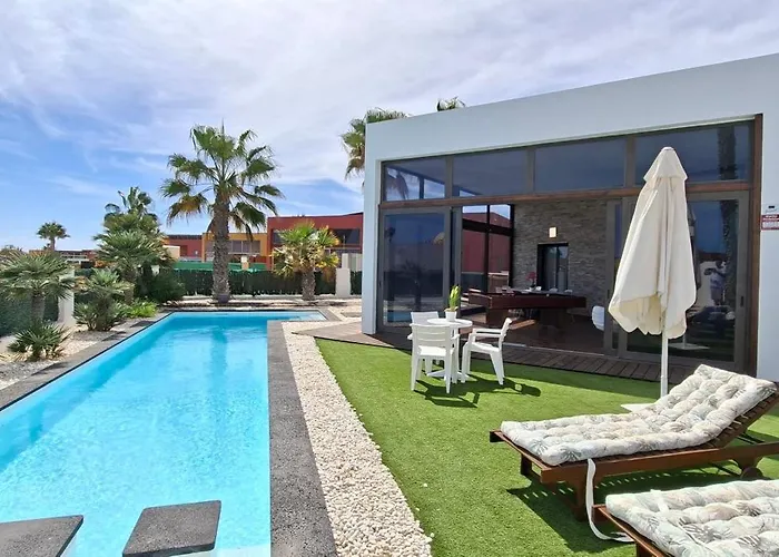 Villa Melania Paradise - Jacuzzi, Private Pool, Gym, Minigolf, Chill Terrace, 4 Bedrooms