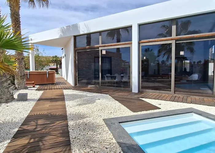 Villa Melania Paradise - Jacuzzi, Private Pool, Gym, Minigolf, Chill Terrace, 4 Bedrooms