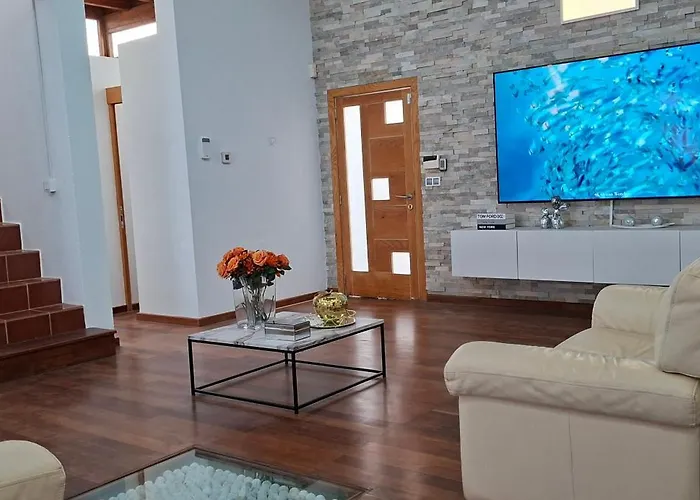 Melania Paradise - Jacuzzi, Private Pool, Gym, Minigolf, Chill Terrace, 4 Bedrooms