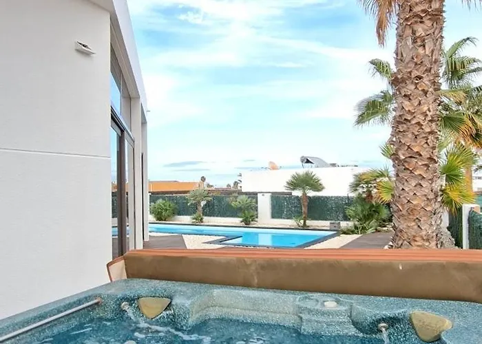 Melania Paradise - Jacuzzi, Private Pool, Gym, Minigolf, Chill Terrace, 4 Bedrooms Villa