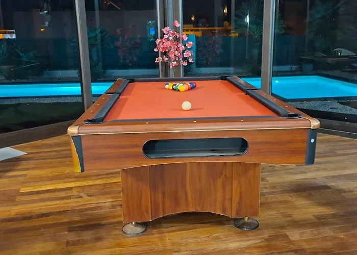 Melania Paradise - Jacuzzi, Private Pool, Gym, Minigolf, Chill Terrace, 4 Bedrooms *