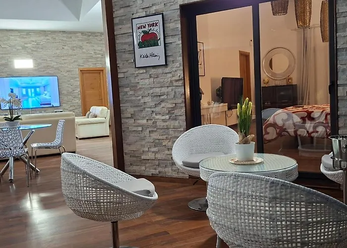 Melania Paradise - Jacuzzi, Private Pool, Gym, Minigolf, Chill Terrace, 4 Bedrooms