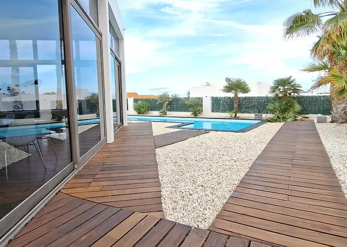 Villa Melania Paradise - Jacuzzi, Private Pool, Gym, Minigolf, Chill Terrace, 4 Bedrooms