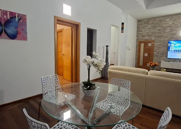 Villa Melania Paradise - Jacuzzi, Private Pool, Gym, Minigolf, Chill Terrace, 4 Bedrooms *