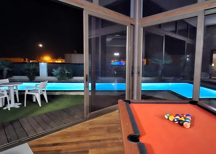 Melania Paradise - Jacuzzi, Private Pool, Gym, Minigolf, Chill Terrace, 4 Bedrooms Villa *