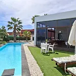 Villa Melania Paradise - Jacuzzi, Private Pool, Gym, Minigolf, Chill Terrace, 4 Bedrooms