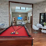 Melania Paradise - Jacuzzi, Private Pool, Gym, Minigolf, Chill Terrace, 4 Bedrooms
