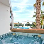 Melania Paradise - Jacuzzi, Private Pool, Gym, Minigolf, Chill Terrace, 4 Bedrooms Villa