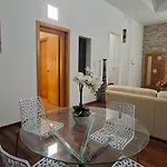 Villa Melania Paradise - Jacuzzi, Private Pool, Gym, Minigolf, Chill Terrace, 4 Bedrooms *