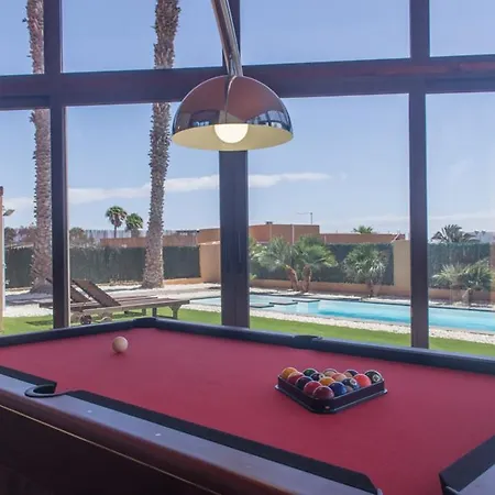 Villa Melania Paradise - Jacuzzi, Private Pool, Gym, Minigolf, Chill Terrace, 4 Bedrooms *