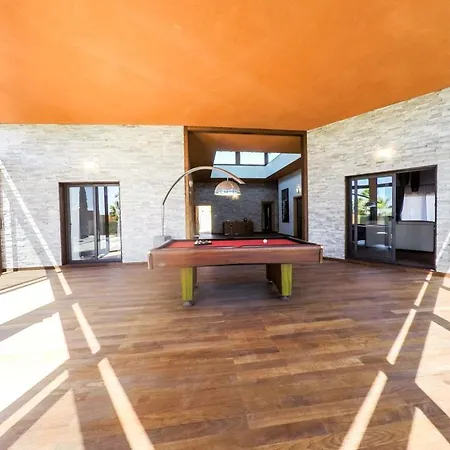 Melania Paradise - Jacuzzi, Private Pool, Gym, Minigolf, Chill Terrace, 4 Bedrooms Villa