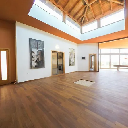 Melania Paradise - Jacuzzi, Private Pool, Gym, Minigolf, Chill Terrace, 4 Bedrooms Villa