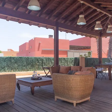 Melania Paradise - Jacuzzi, Private Pool, Gym, Minigolf, Chill Terrace, 4 Bedrooms Villa Caleta de Fuste