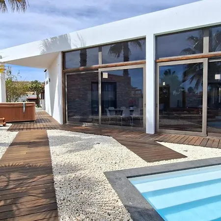 וילה Melania Paradise - Jacuzzi, Private Pool, Gym, Minigolf, Chill Terrace, 4 Bedrooms