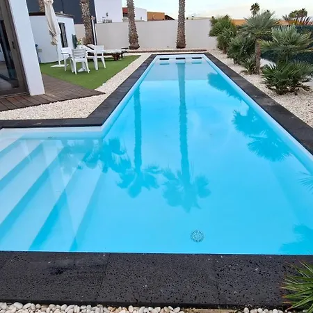 Melania Paradise - Jacuzzi, Heated Private Pool, Gym, Minigolf, Chill Terrace, 4 Bedrooms