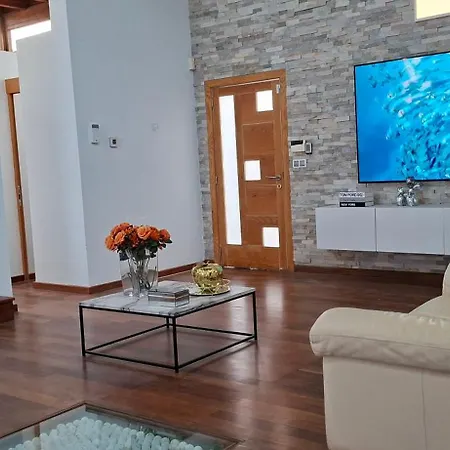 Melania Paradise - Jacuzzi, Private Pool, Gym, Minigolf, Chill Terrace, 4 Bedrooms