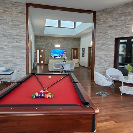 Melania Paradise - Jacuzzi, Heated Private Pool, Gym, Minigolf, Chill Terrace, 4 Bedrooms