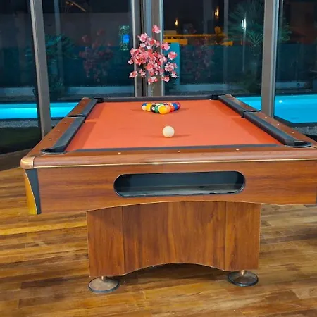 Melania Paradise - Jacuzzi, Heated Private Pool, Gym, Minigolf, Chill Terrace, 4 Bedrooms *