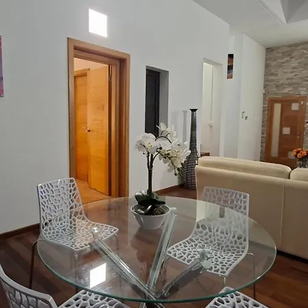Vila Melania Paradise - Jacuzzi, Private Pool, Gym, Minigolf, Chill Terrace, 4 Bedrooms *