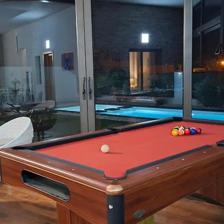 Melania Paradise - Jacuzzi, Heated Private Pool, Gym, Minigolf, Chill Terrace, 4 Bedrooms *