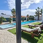 Melania Paradise - Jacuzzi, Private Pool, Gym, Minigolf, Chill Terrace, 4 Bedrooms * 칼레타데푸스테