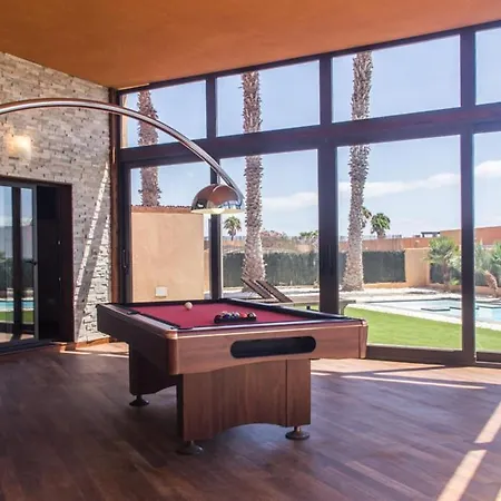 Villa Melania Paradise - Jacuzzi, Private Pool, Gym, Minigolf, Chill Terrace, 4 Bedrooms *
