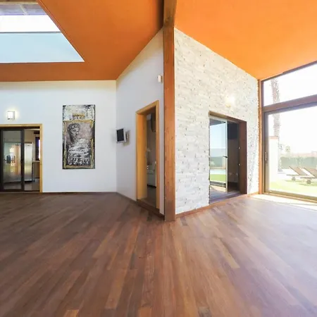 Melania Paradise - Jacuzzi, Private Pool, Gym, Minigolf, Chill Terrace, 4 Bedrooms Villa *