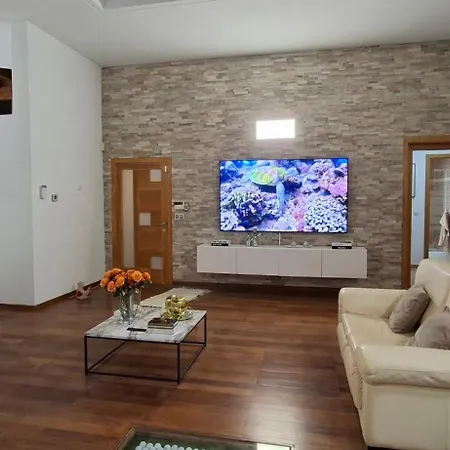 Melania Paradise - Jacuzzi, Private Pool, Gym, Minigolf, Chill Terrace, 4 Bedrooms * 科斯塔卡莱塔